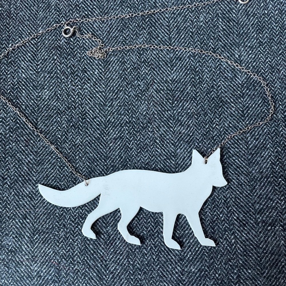 White acetate fox silhouette necklace